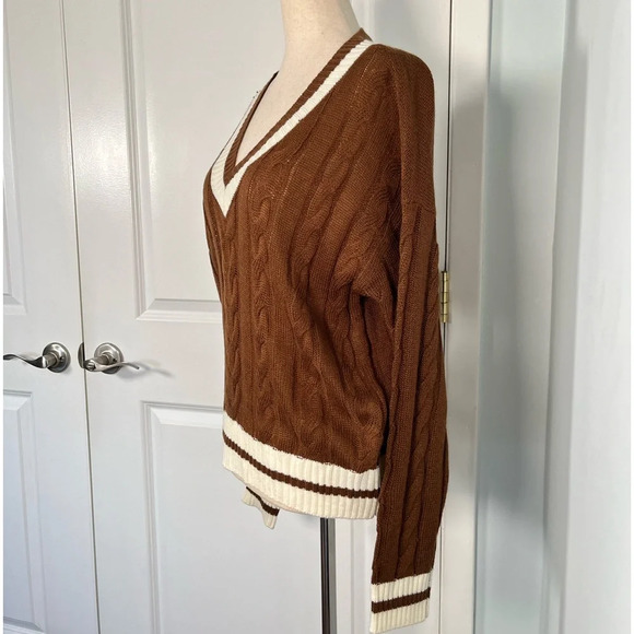 Brown cable knit V neck sweater - Picture 7 of 8